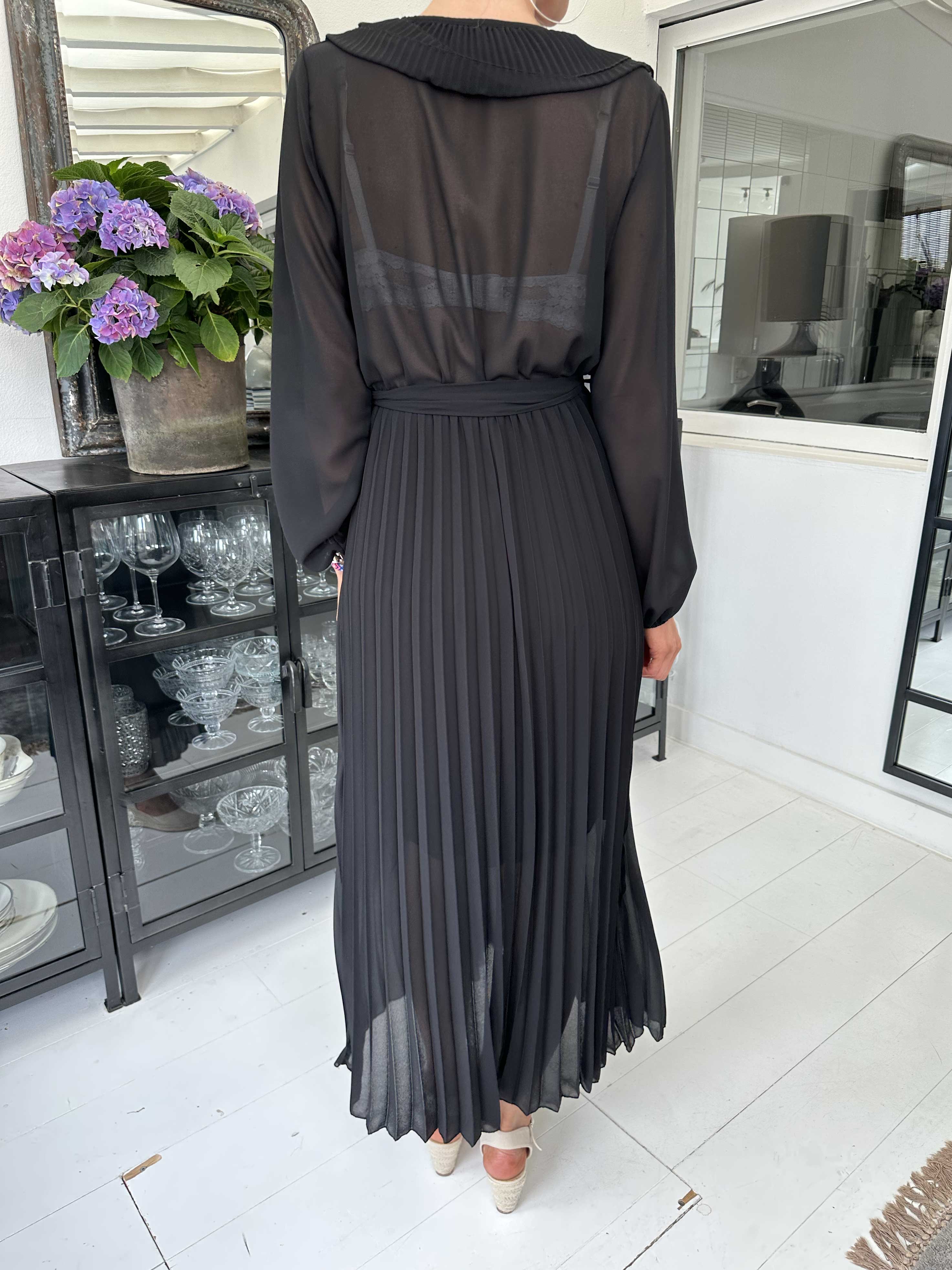 Marianna - Lang sommerkjole i chiffon og med flæsekanter